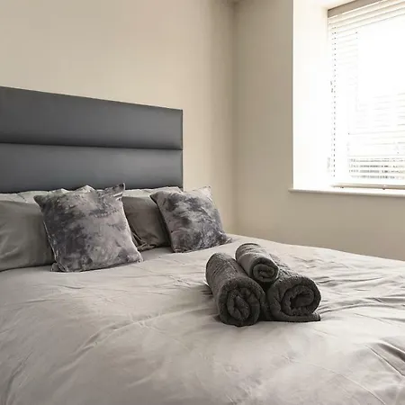 Fantastic Studio Flat Close To Hyde Park! * Leeds (West Yorkshire)